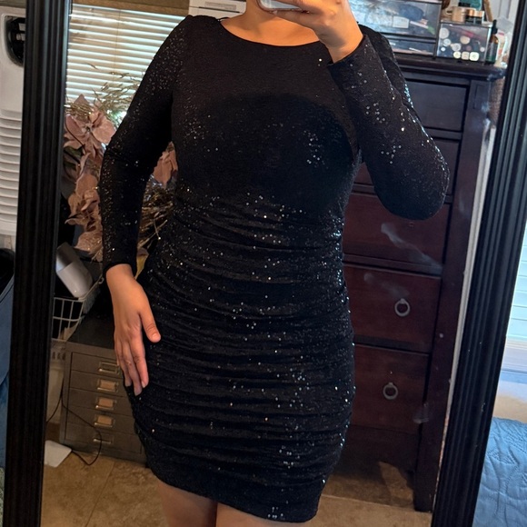 Aidan by Aidan Mattox Elegant Black Sequin Dress size 6 - Picture 3 of 12